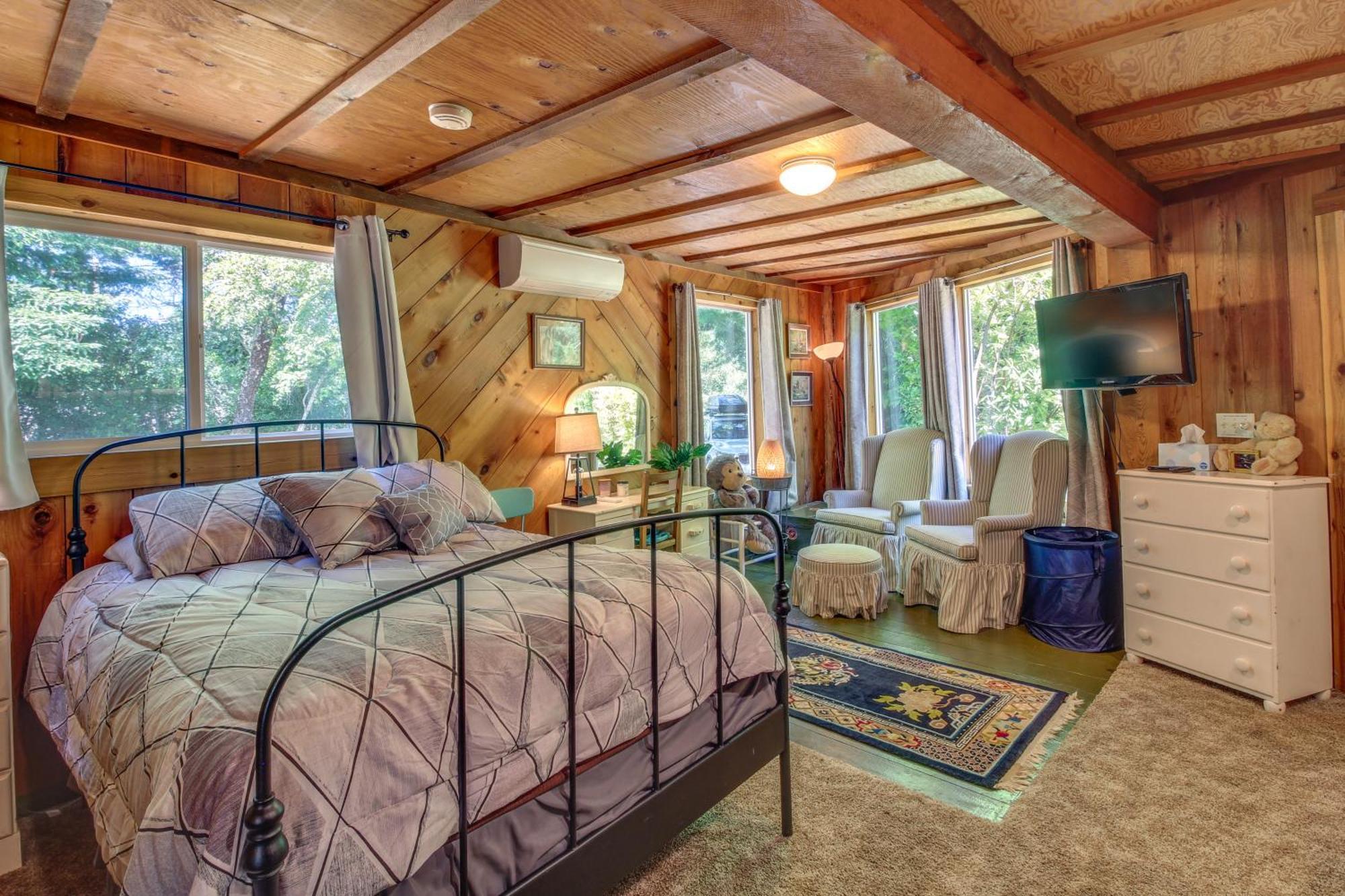 Rustic Bandon Log Cabin On 5 Acres Of Woodlands! エクステリア 写真
